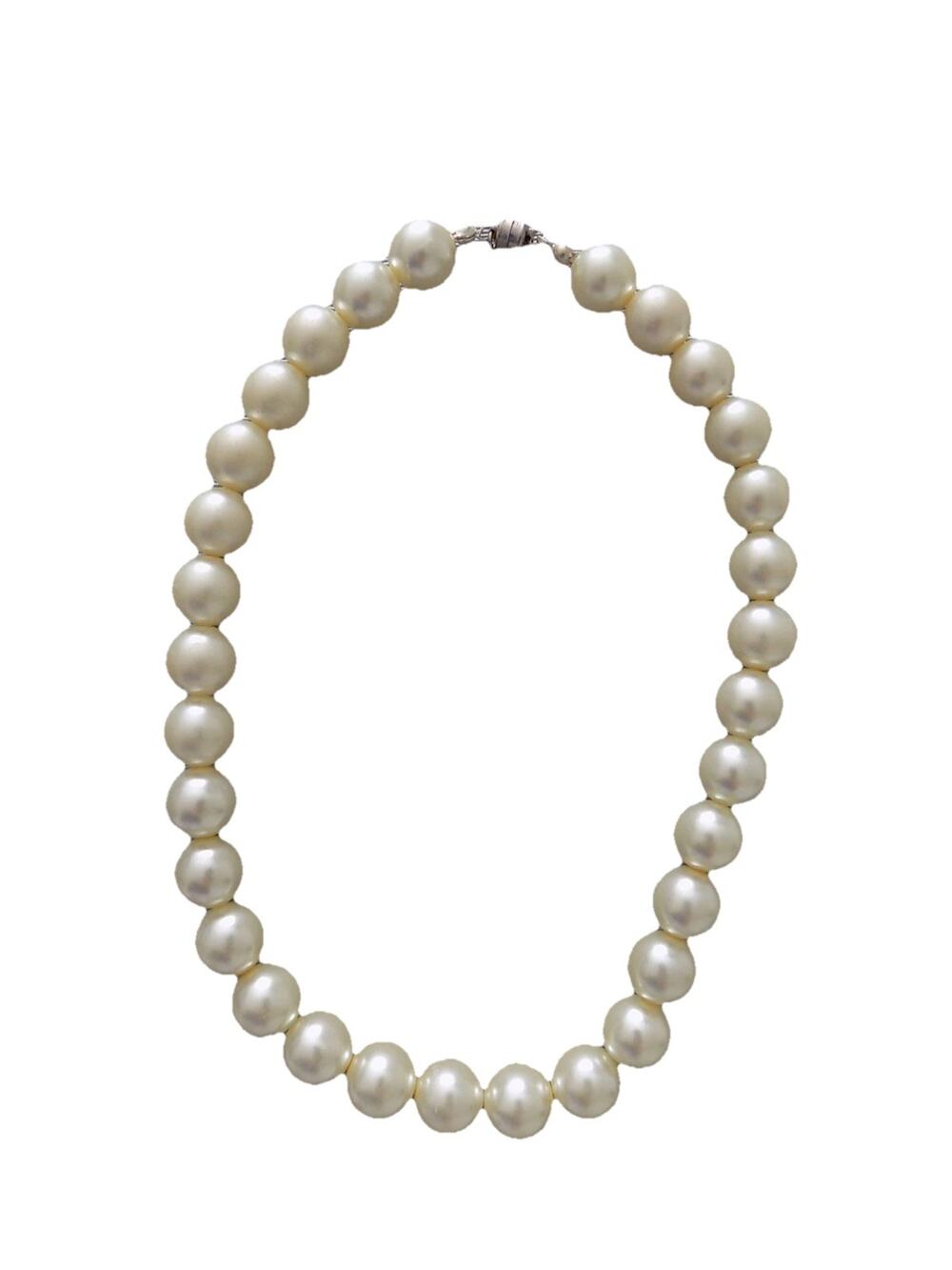 Faux pearl choker necklace